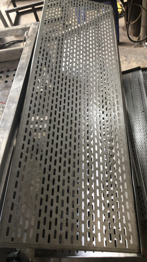 Tấm Inox đục lỗ nuôi lươn - Công ty TNHH Thiên Minh Phong