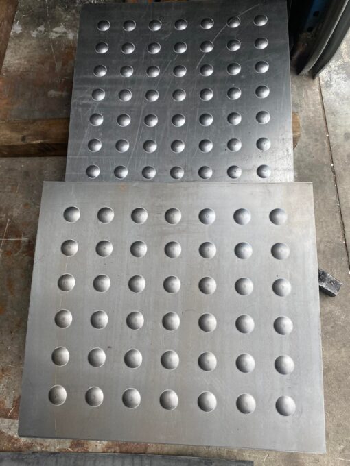 Tôn nhám dập gân chống trượt - Hình ảnh 2
