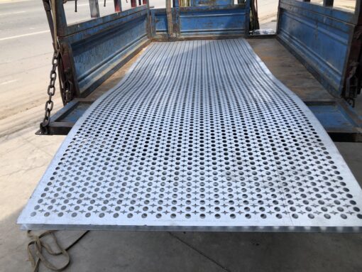 Sắt đục lỗ