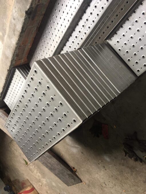 Sàn thao tác dập gân đục lỗ
