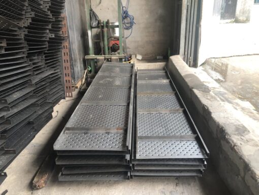 Sàn thao tác dập gân đục lỗ