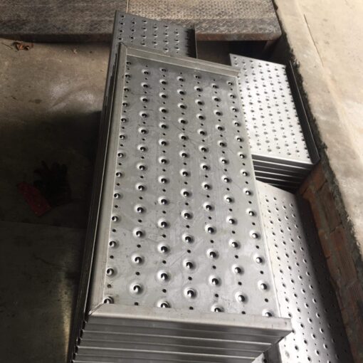 Sàn thao tác dập gân nổi