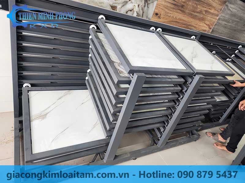 ke-lua-ngang-tang-20-la-trung-bay-gach-600x600mm-800x800mm-thien-minh-phong