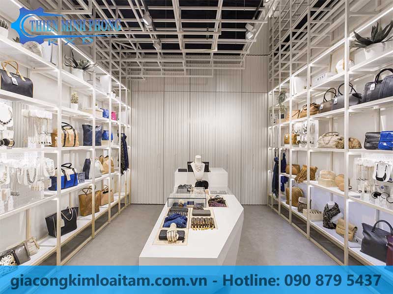 ke-trung-bay-tui-xach-ke-showroom-thoi-trang-cao-cap-thien-minh-phong
