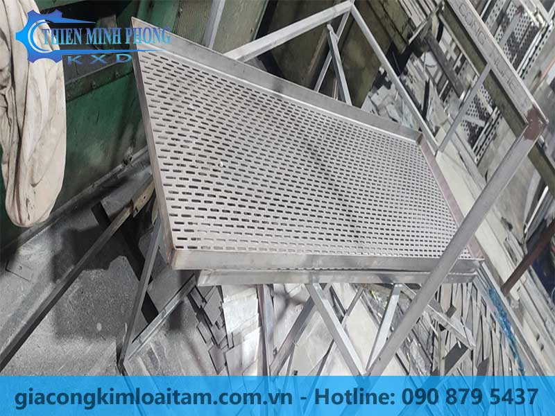 Lưới dập giãn inox