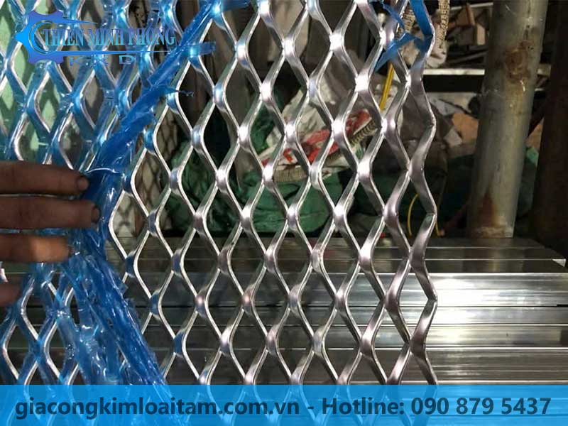 luoi-dap-keo-gian-o-30x60mm-luoi-kim-loai-ben-bi-thoang-khi-da-nang-thien-minh-phong