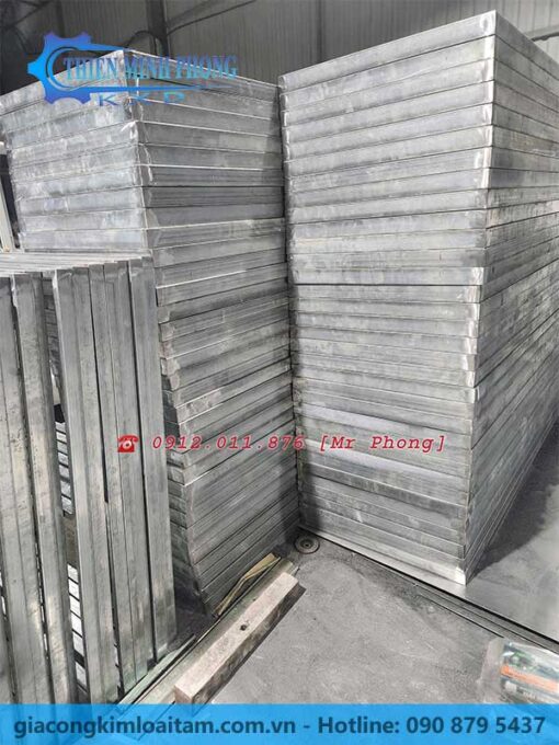 Tấm Đục Lỗ CNC Trưng Bày Showroom Gạch Men – Tinh Tế, Sang Trọng, Tạo Ấn Tượng Mạnh Mẽ | Thiên Minh Phong - Hình ảnh 4