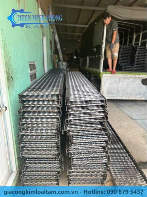 Sàn Thao Tác Vệ Sinh Năng Lượng Mặt Trời - Ảnh 3
