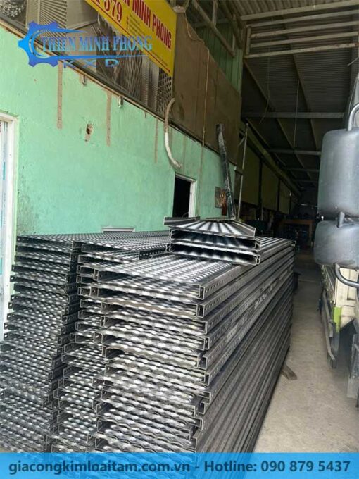 Sàn Thao Tác Vệ Sinh Năng Lượng Mặt Trời - Ảnh 2