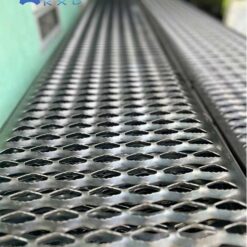 Sàn Thao Tác Vệ Sinh Năng Lượng Mặt Trời – An Toàn, Chống Trượt, Bền Bỉ