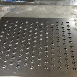 Tấm Kim Loại Dập Gân 3D Có Lỗ Thoát Nước – Chống Trượt Tối Ưu, Thoát Nước Nhanh Chóng