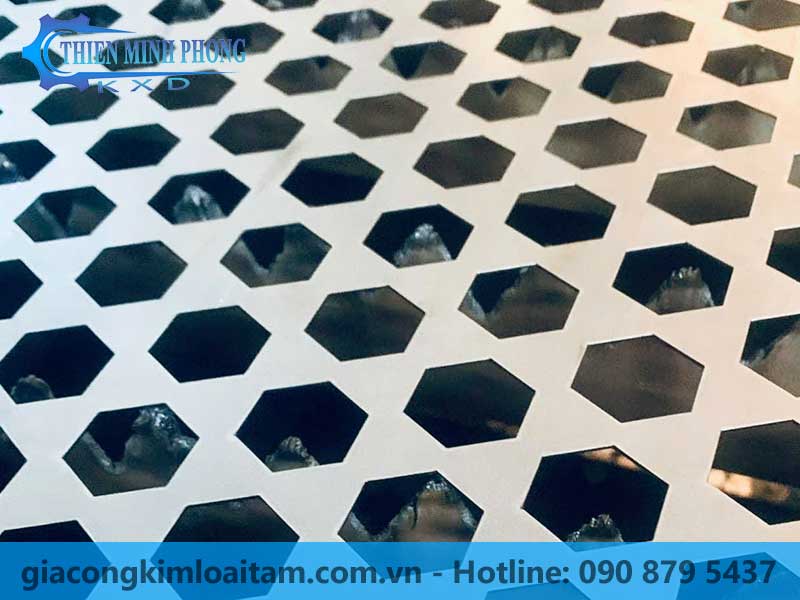 Tấm Kim Loại Đục Lỗ Hoa Văn