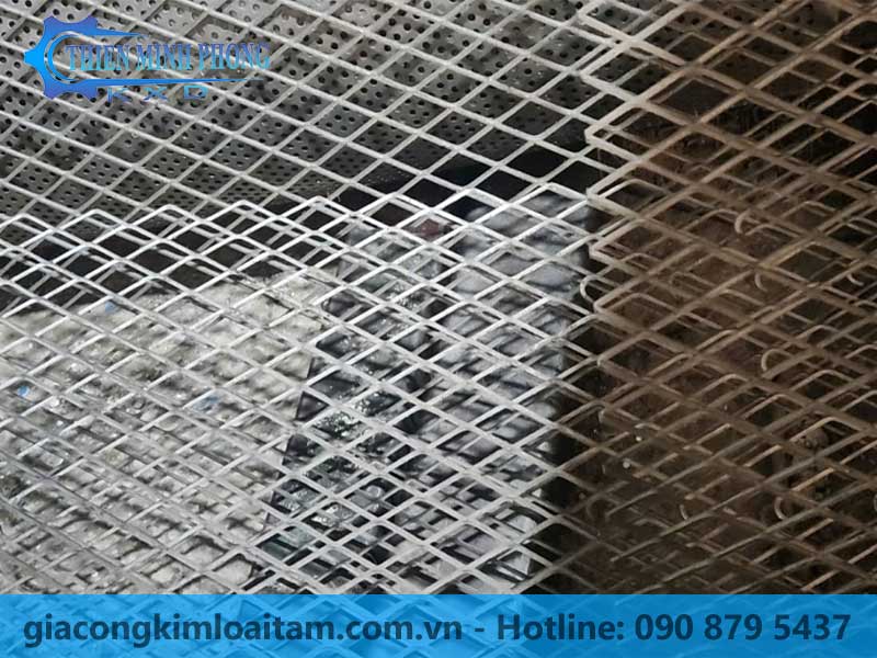 lưới thép dập giãn
