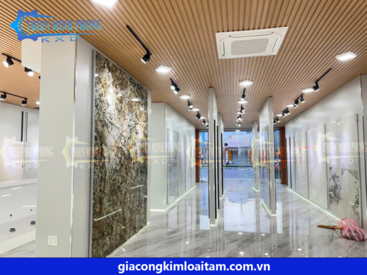 Giải Pháp Kệ Trưng Bày Đẳng Cấp Từ Gia Công Kim Loại Tấm Theo Yêu Cầu